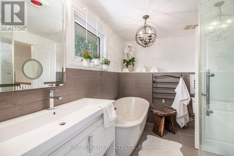 29052305/1042-harkness-avenue/riverside-park/ottawa/ontario/K1V6P2_14