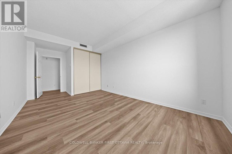 29430525/1403-215-parkdale-avenue/mechanicsville/ottawa/ontario/K1Y4T8_25