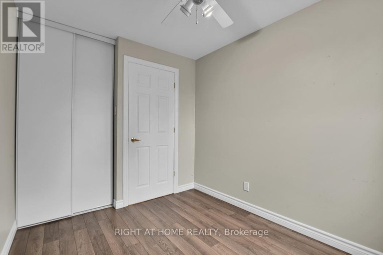 29603149/e-1700-lamoureux-drive/queenswood-heights-south/ottawa/ontario/K1E2N2_21