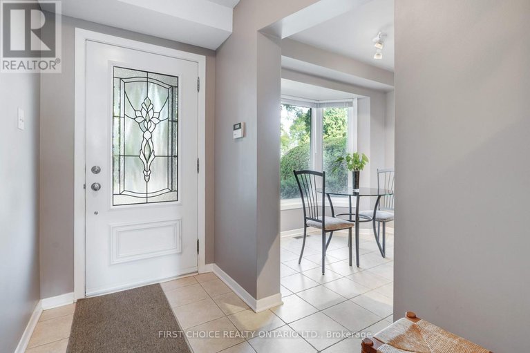 28890065/1631-wainfleet-street/chateauneuf/ottawa/ontario/K1C3G3_2