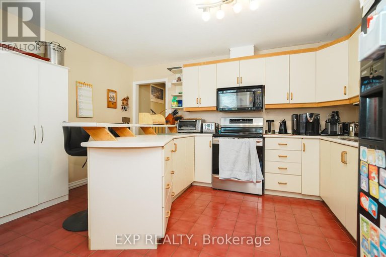 28800612/36-keewatin-crescent/borden-farmstewart-farmcarleton-heightsparkwood-hills/ottawa/ontario/K2E6Z1_12