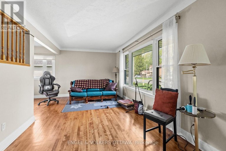 29526299/1372-ridgedale-street/emerald-woodssawmill-creek/ottawa/ontario/K1T1C5_6