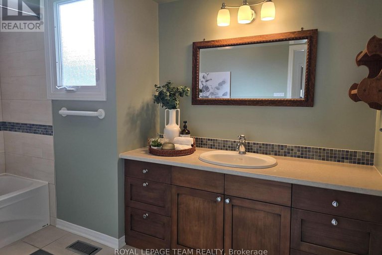 29060164/26-jackson-court/beaverbrook/ottawa/ontario/K2K1B7_41