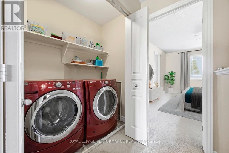 29464157/511-voie-du-pin-rouge-way/mer-bleuebradley-estatesanderson-park/ottawa/ontario/K1W0C4_13