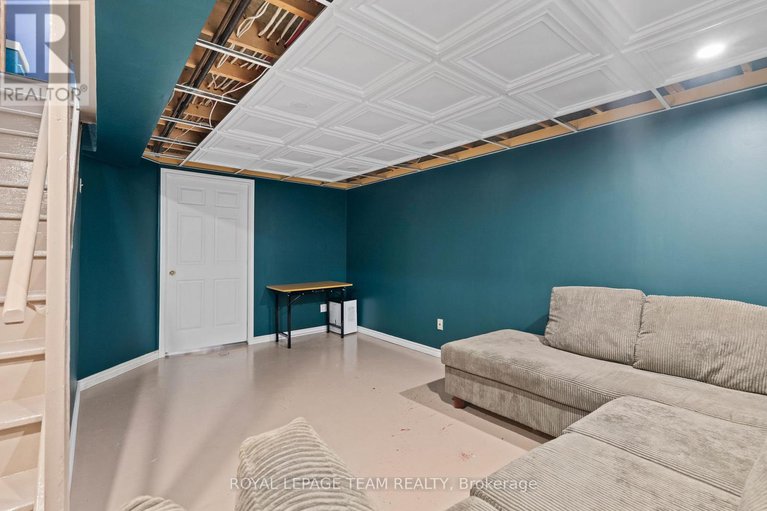 28889224/230-currell-avenue/westborohampton-park/ottawa/ontario/K1Z7J3_24
