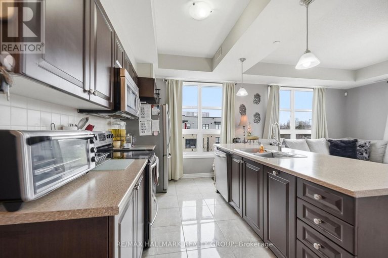29686096/405-215-titanium-private/convent-glen-north/ottawa/ontario/K1C0B7_9
