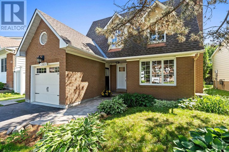 28517736/1205-st-moritz-court/convent-glen-north/ottawa/ontario/K1C2B2_3