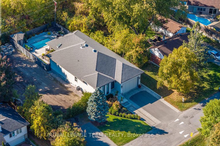 29003198/10-leaver-avenue/city-viewskylinefisher-heightsparkwood-hills/ottawa/ontario/K2E5P6_49
