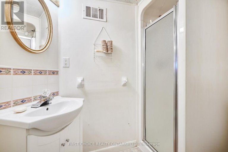 29205327/1366-kingston-avenue/carlington/ottawa/ontario/K1Z8L2_31