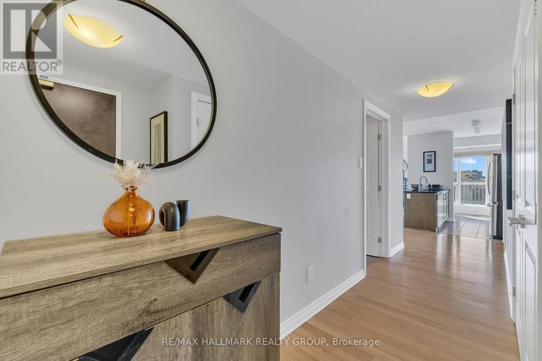 28515144/2301-195-besserer-street/sandy-hill/ottawa/ontario/K1N0B6_18