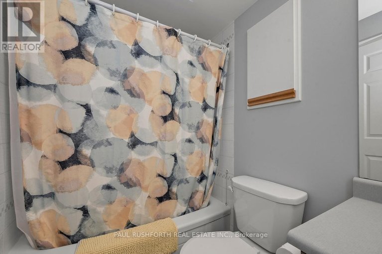 29615589/202-939-north-river-road/overbrook/ottawa/ontario/K1K3V2_20