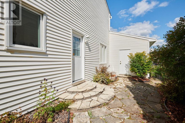 29066042/3804-autumnwood-street/emerald-woodssawmill-creek/ottawa/ontario/K1T2G8_34