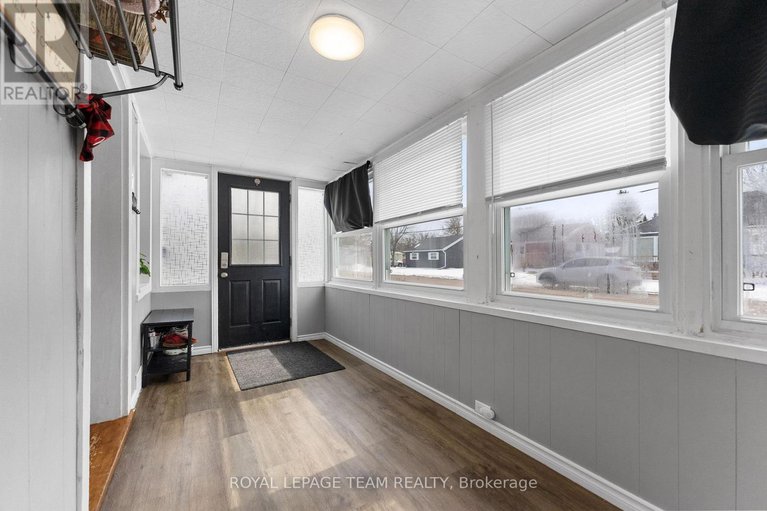 28157446/253-mclean-street/renfrew/renfrew/ontario/K7V1A9_3