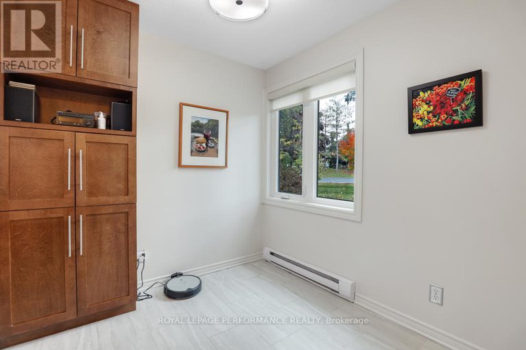 29039547/695-richmond-road/woodroffe/ottawa/ontario/K2A0G6_15