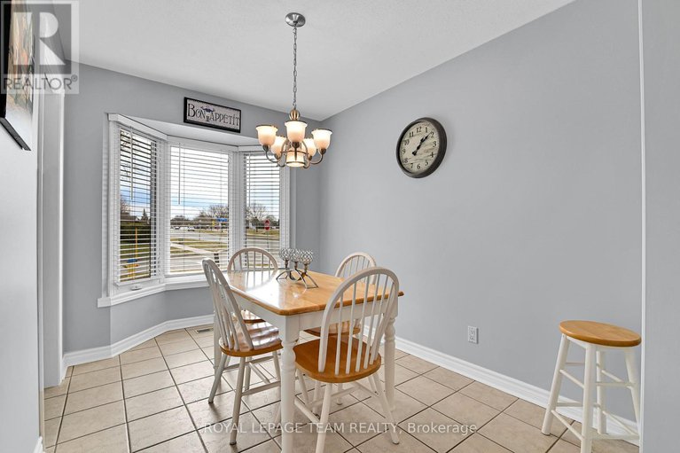28179012/1728-smithers-crescent/chateauneuf/ottawa/ontario/K1C4X2_6
