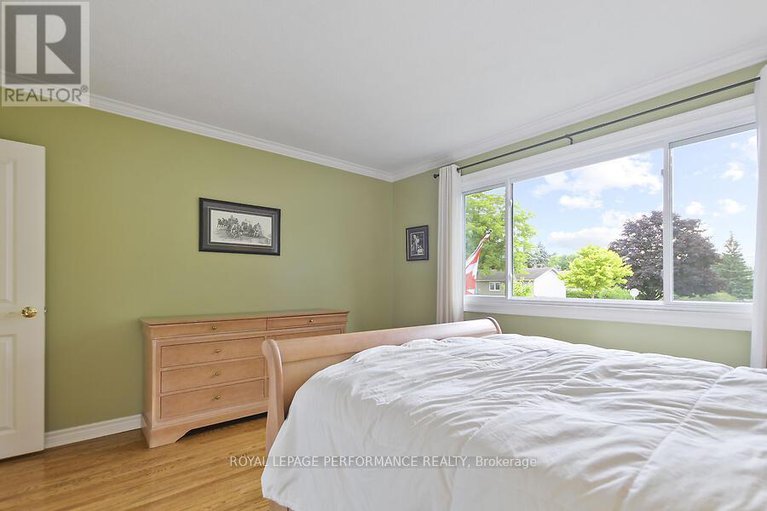 28628194/141-abbotsford-road/glencairnhazeldean/ottawa/ontario/K2L1C6_16