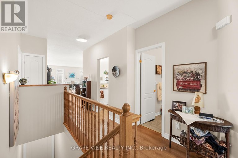 28389612/60-sable-run-drive/stittsville-central/ottawa/ontario/K2S1W7_8