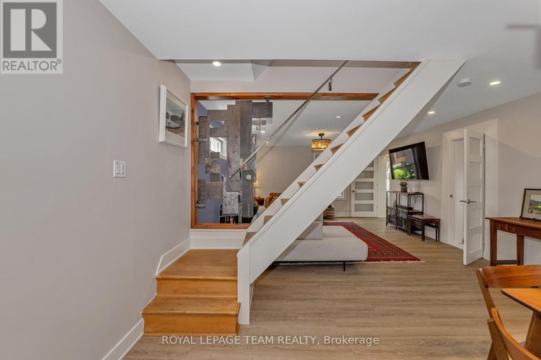 28410245/2748-rowatt-street/britannia/ottawa/ontario/K2B6N9_23
