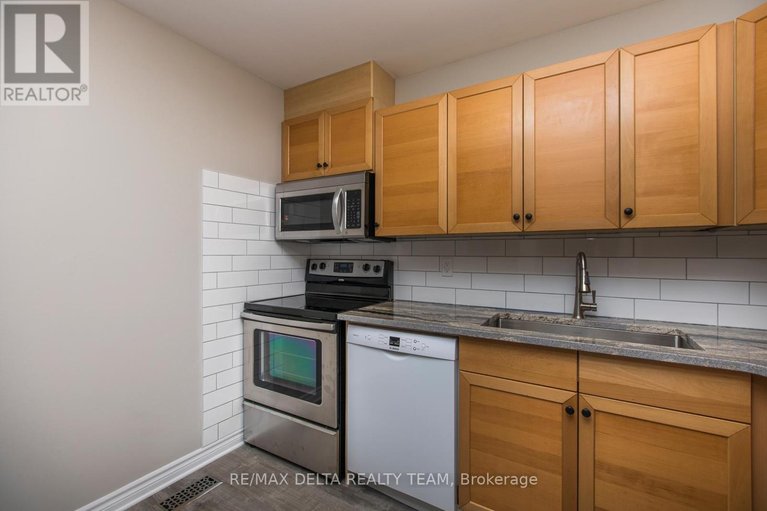 29517311/8-323-monica-crescent/bilberry-creekqueenswood-heights/ottawa/ontario/K1E3N6_12