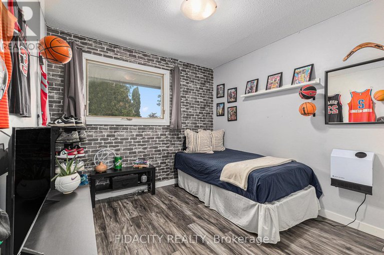 28360689/19-carmichael-court/beaverbrook/ottawa/ontario/K2K1K1_17