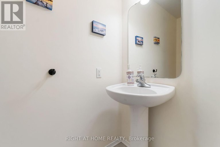28479510/333-hillsboro-private/emerald-meadowstrailwest/ottawa/ontario/K2M3B2_23