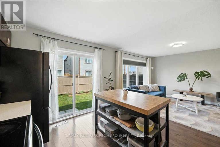 28557149/129-sunshine-crescent/notting-hillsummerside/ottawa/ontario/K4A0V3_7