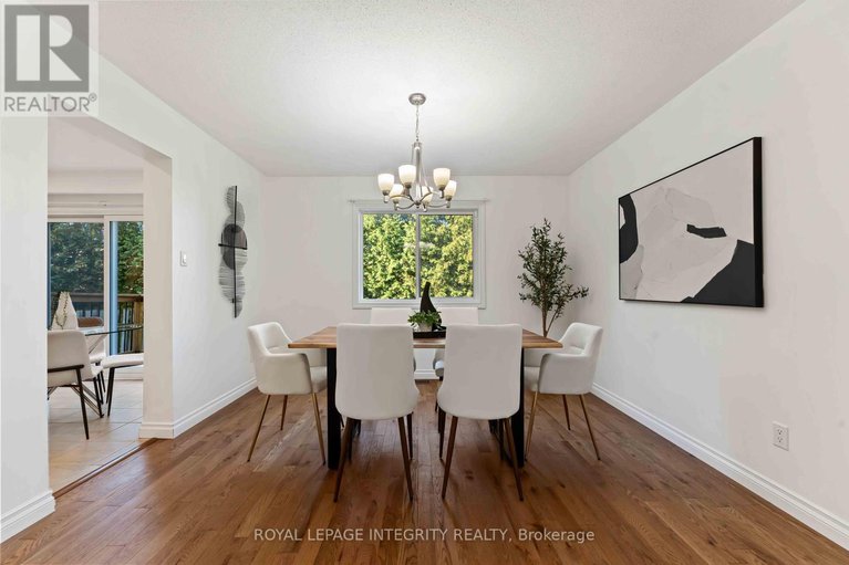 28688332/2044-wildflower-drive/queenswood-heights-south/ottawa/ontario/K1E3R5_7