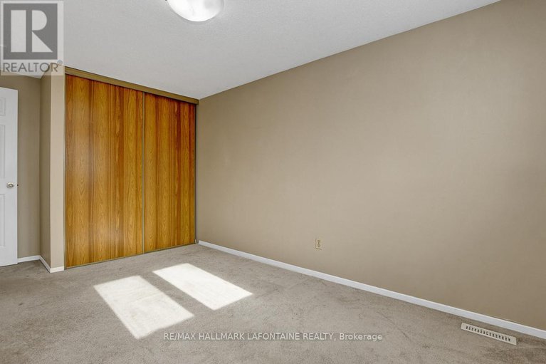 29381191/6128-vineyard-drive/convent-glen/ottawa/ontario/K1C2N6_30