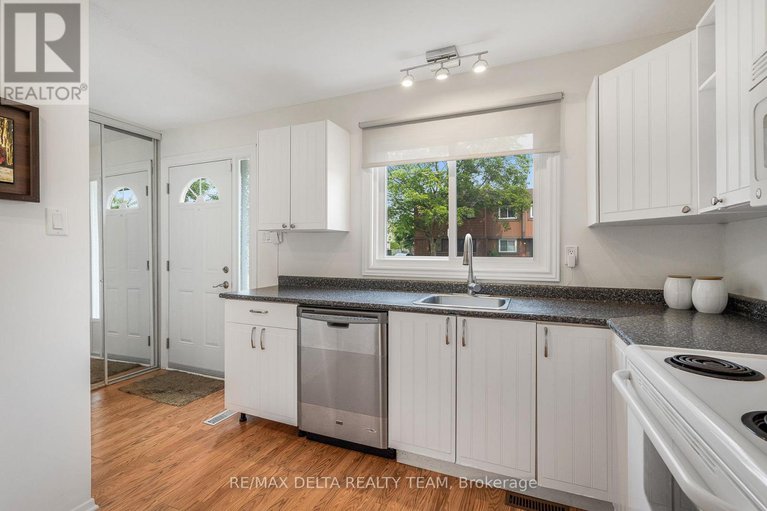 28607789/20-2000-falkirk-crescent/blackburn-hamlet-south/ottawa/ontario/K1B4Y7_8