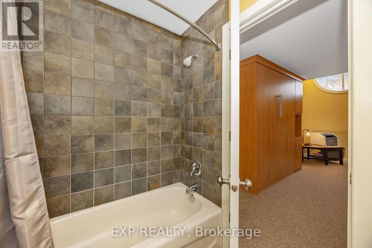 29397622/46-marsh-sparrow-private/morgans-grantsouth-march/ottawa/ontario/K2K3P2_26