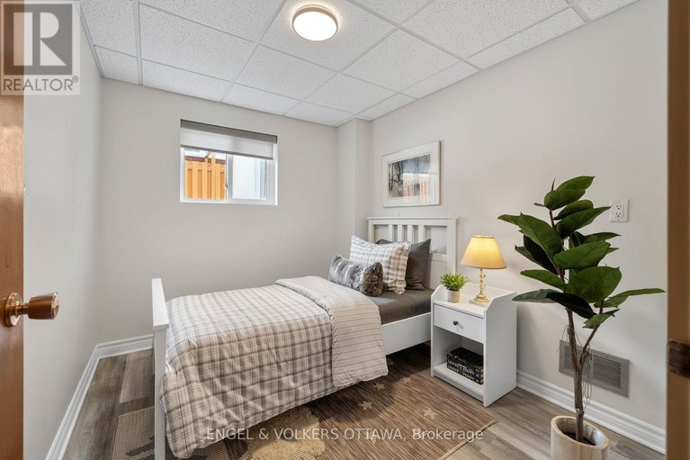 29579181/2125-valley-drive/elmvale-acresurbandale/ottawa/ontario/K1G2P6_27