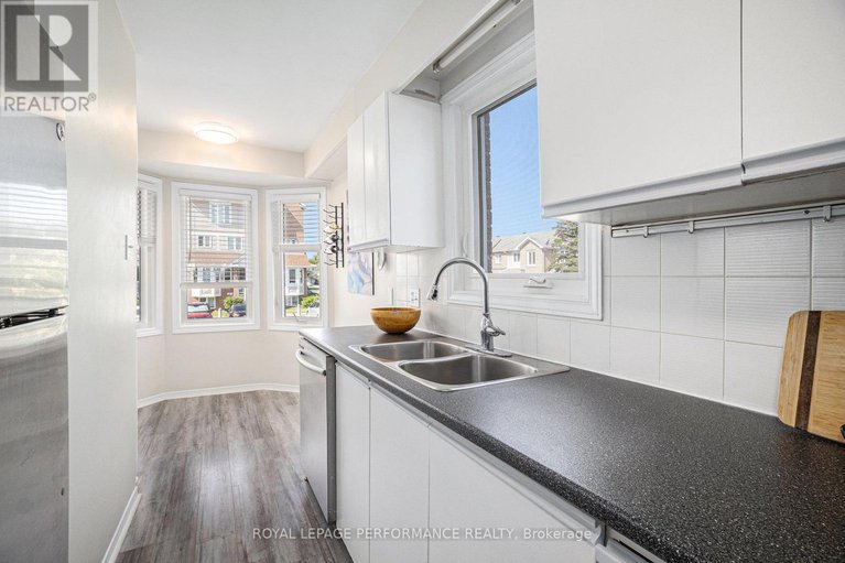 28573942/6074-red-willow-drive/chapel-hill/ottawa/ontario/K1C7J5_12
