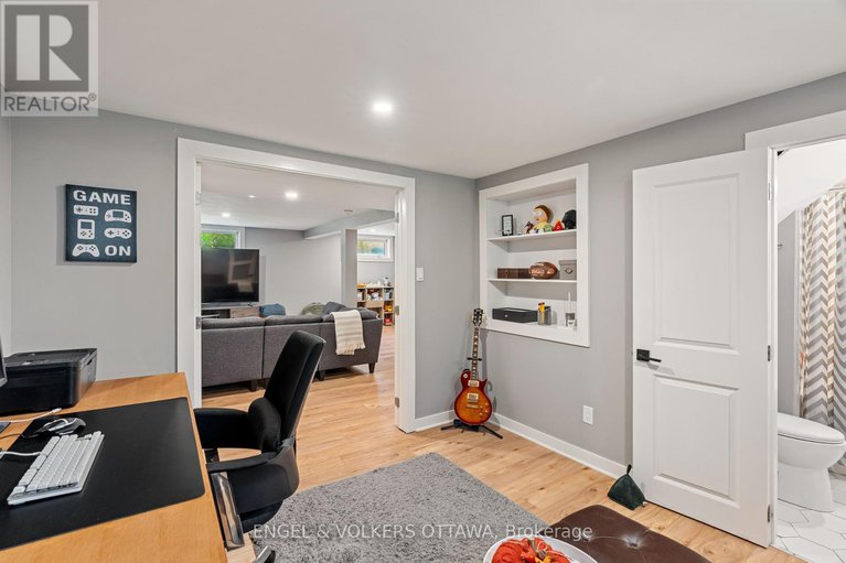 28638374/2097-neepawa-avenue/carlingwood/ottawa/ontario/K2A3L8_32