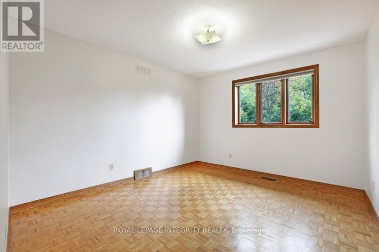 28932150/2291-courtice-avenue-e/alta-vista/ottawa/ontario/K1H7G7_22