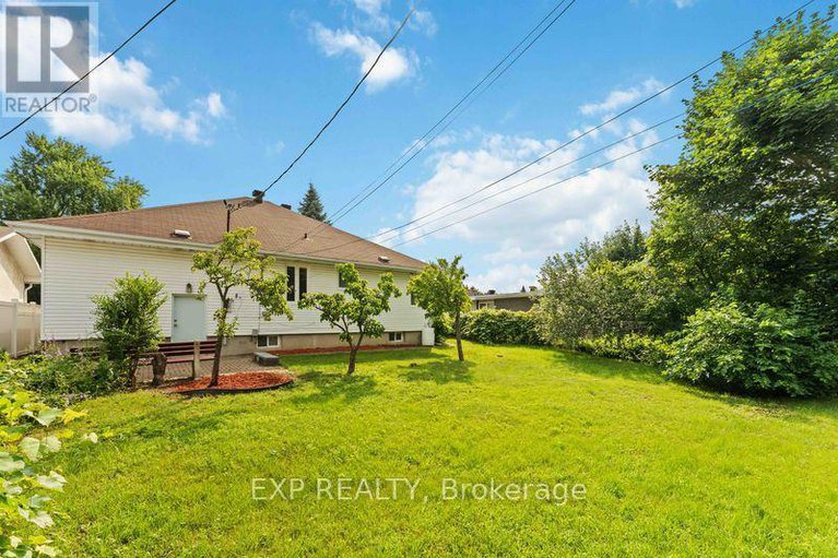 28608756/6-lyall-street/city-viewskylinefisher-heightsparkwood-hills/ottawa/ontario/K2E5G6_31