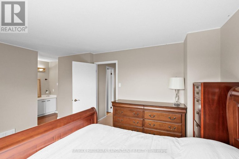 29442659/1802-turnberry-road/queenswood-heights-south/ottawa/ontario/K1E3V1_17