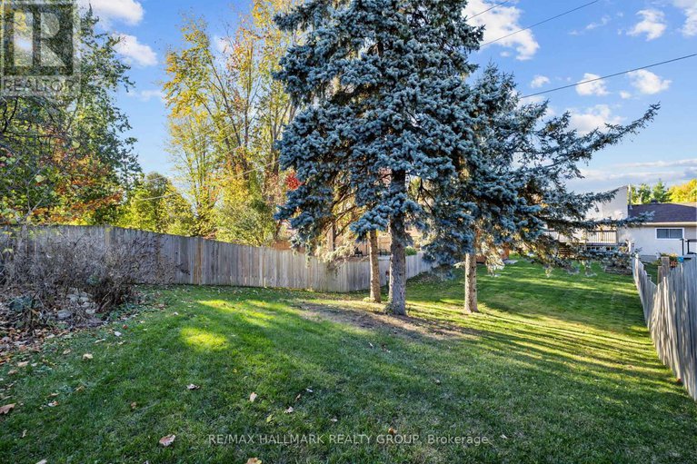 29004892/82-glamorgan-drive/glencairnhazeldean/ottawa/ontario/K2L1R4_14