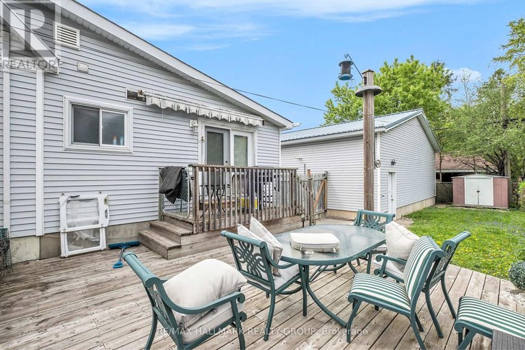 28502092/515-guy-street/overbrookcastle-heights/ottawa/ontario/K1K1B8_28
