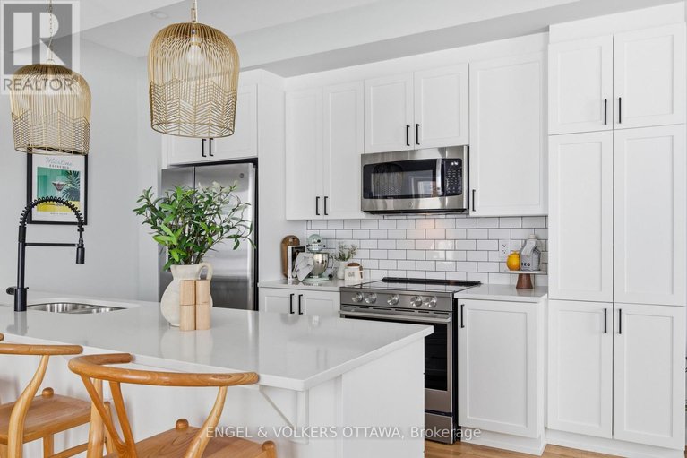 29401223/138-visor-private/emerald-meadowstrailwest/ottawa/ontario/K2V0S6_16