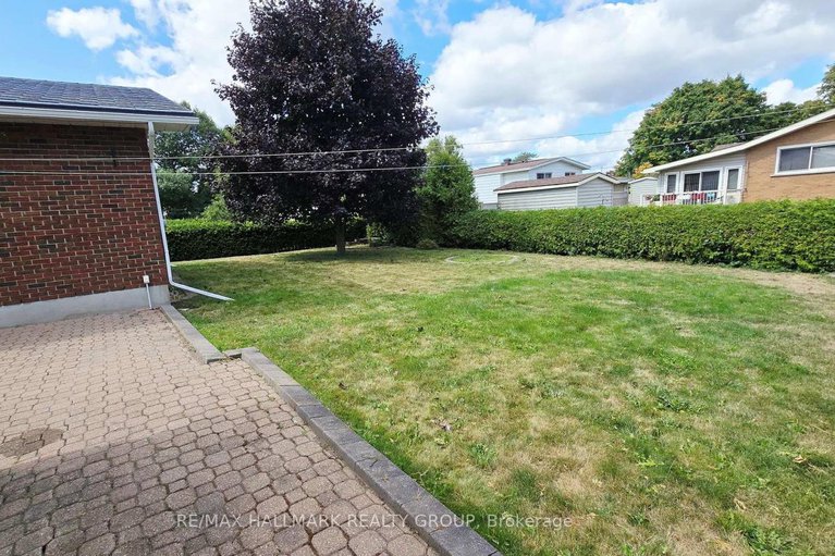 28842722/38-hadley-circle/bells-corners/ottawa/ontario/K2H6N9_5