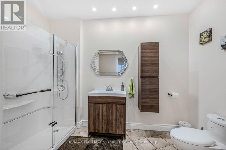 28273596/699-ballycastle-crescent/riverside-south/ottawa/ontario/K1X0A4_38