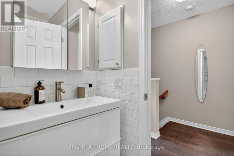 29617505/24-manhattan-crescent/central-park/ottawa/ontario/K2C4B4_20