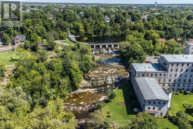 29093945/6-1-rosamond-street-e/almonte/mississippi-mills/ontario/K0A1A0_34