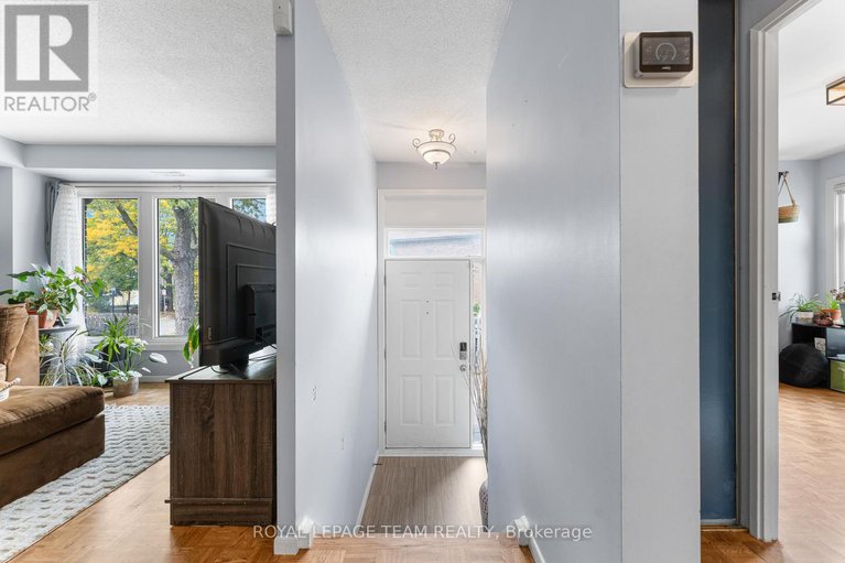 28925102/52-96-beachview-private/mooneys-bayriverside-park/ottawa/ontario/K1V1M7_3