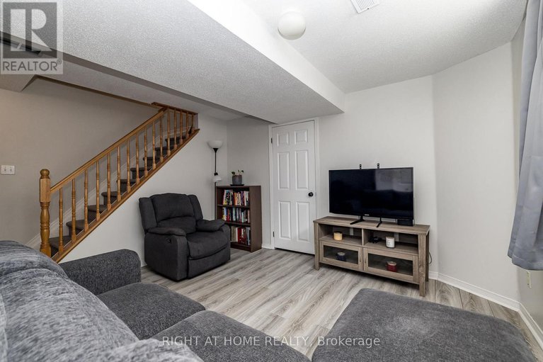28636407/2-whalings-circle/stittsville-central/ottawa/ontario/K2S1S4_22