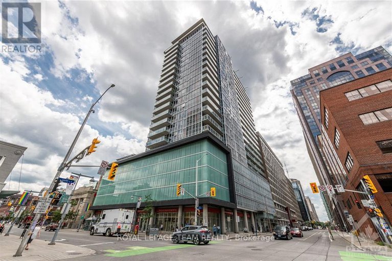 1604 - 324 Laurier Avenue