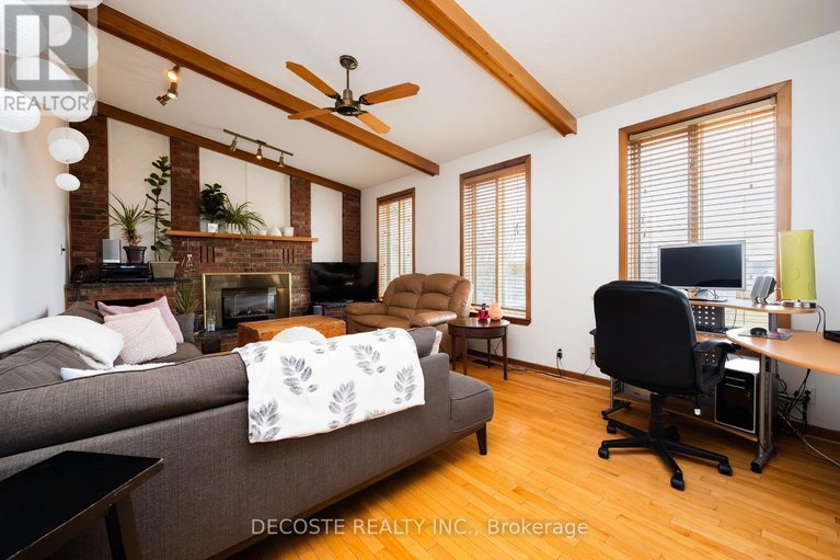 29630815/100-macleod-crescent/alexandria/north-glengarry/ontario/K0C1A0_16