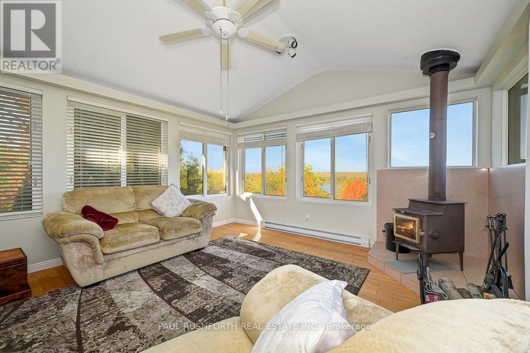 29613584/1565-lilac-lane/camelot/ottawa/ontario/K4C1C4_10