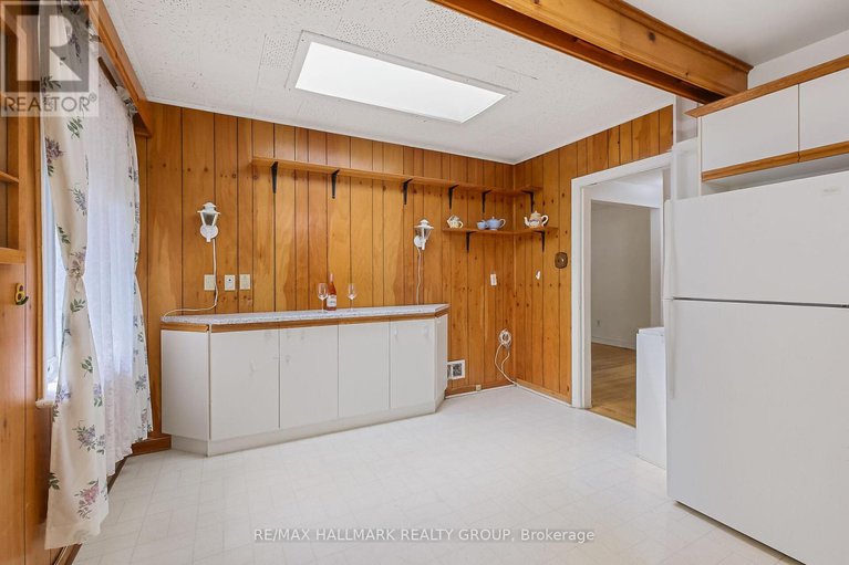 28492513/151-fanshaw-avenue/applewood-acres/ottawa/ontario/K1H6C8_11