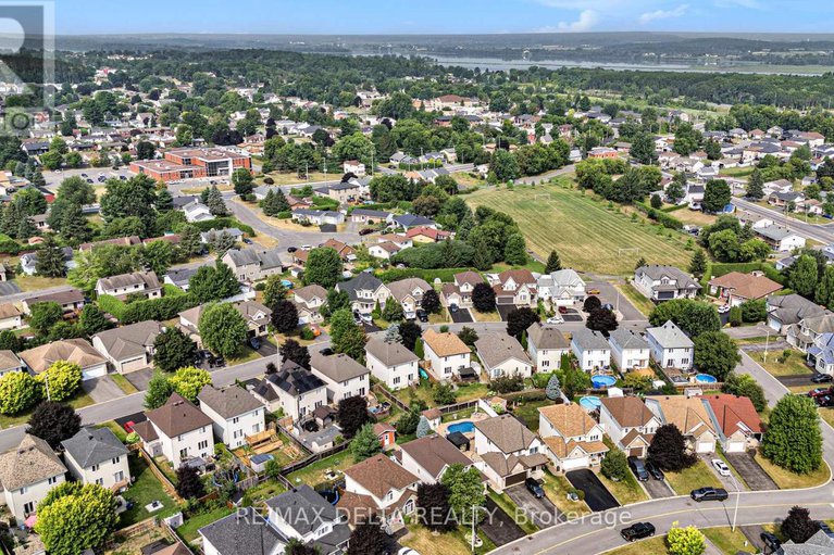 28713671/176-louise-street/town-of-rockland/clarence-rockland/ontario/K4K1R9_34